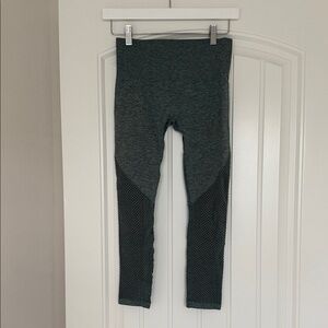 Mesh cutout active leggings